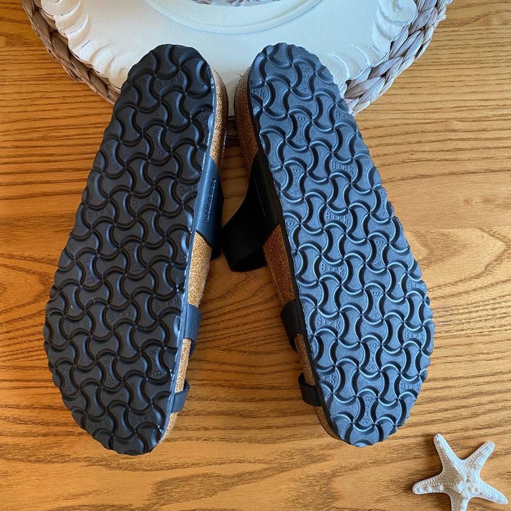 Birkenstock Black Cross-Strap Leather Sandals - Picture 4 of 4